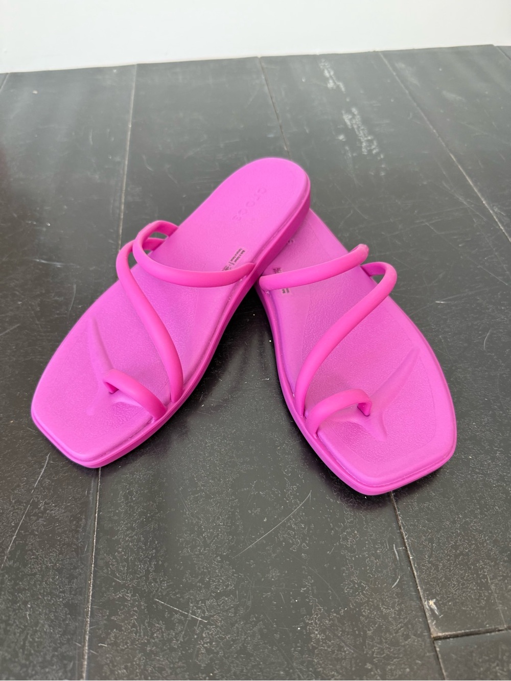 CROCS Women’s Miami Toe Loop Sandals - Grapeberry